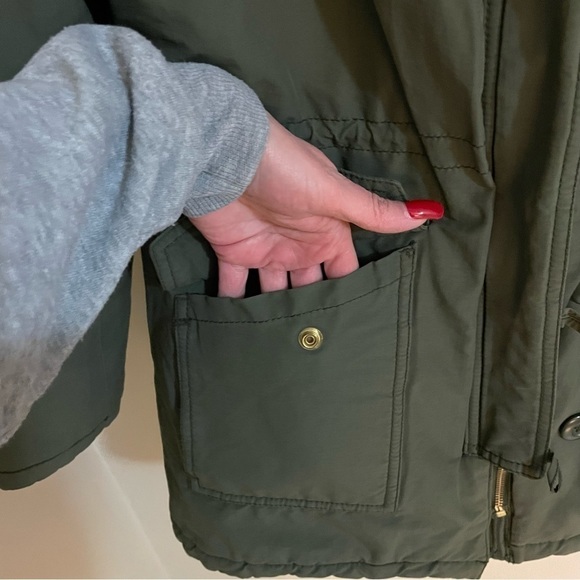 American eagle faux fur hooded sherpa lined quitted army green parka size M - Picture 11 of 15